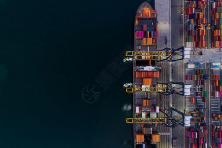 进出口或运输航业务物流贸易港口和海运货物到港口国际运输图片素材